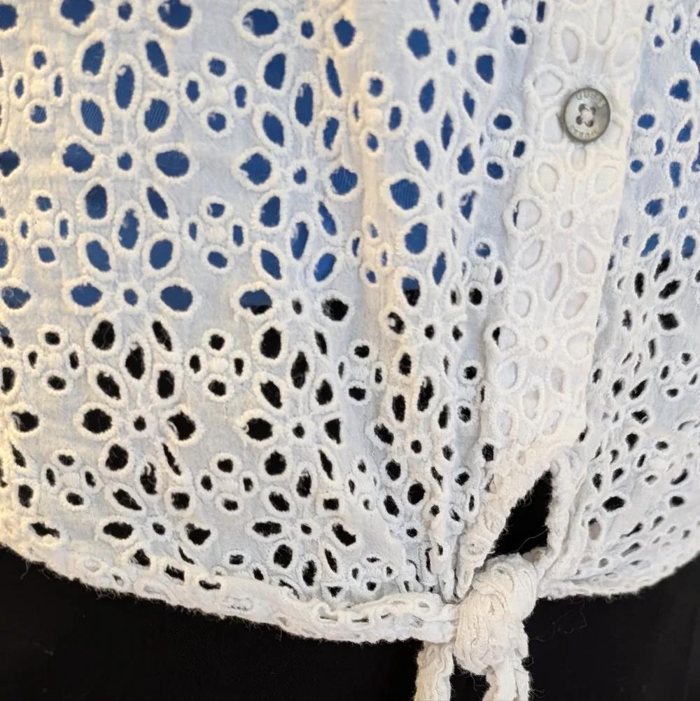 Guess White Sleeveless Eyelet Button-Front Tie-Hem Shirt - Picture 7 of 10